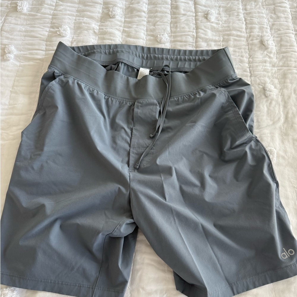 ALO Men’s Yoga Light Gray Drawstring Shorts